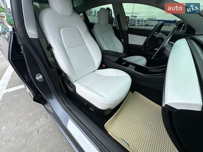 Седан Tesla Model 3 2019 в Одесі