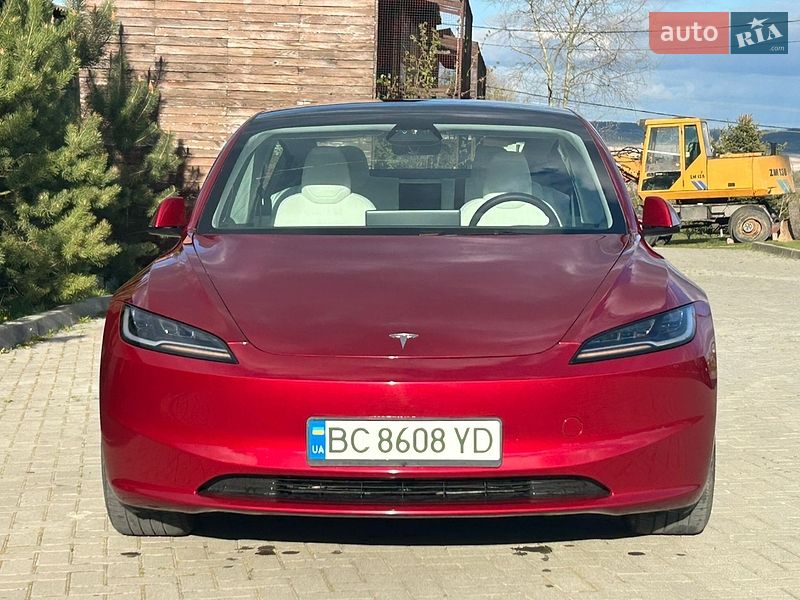 Седан Tesla Model 3 2024 в Львове