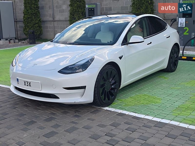 Седан Tesla Model 3 2022 в Києві