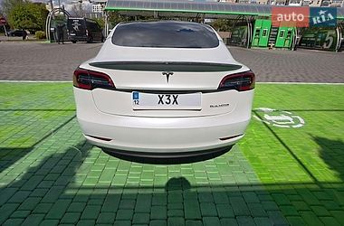 Седан Tesla Model 3 2022 в Києві