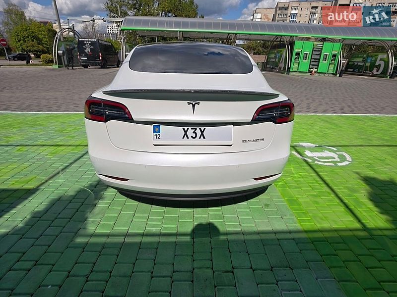 Седан Tesla Model 3 2022 в Києві