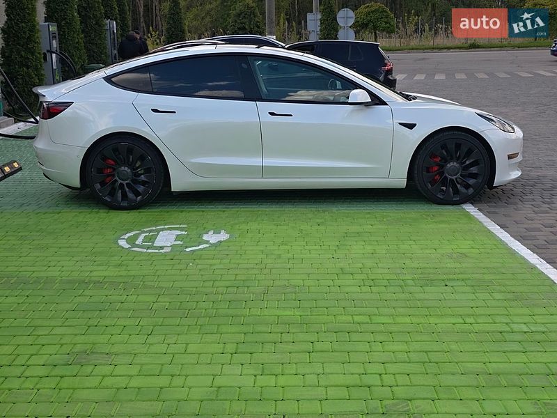 Седан Tesla Model 3 2022 в Києві