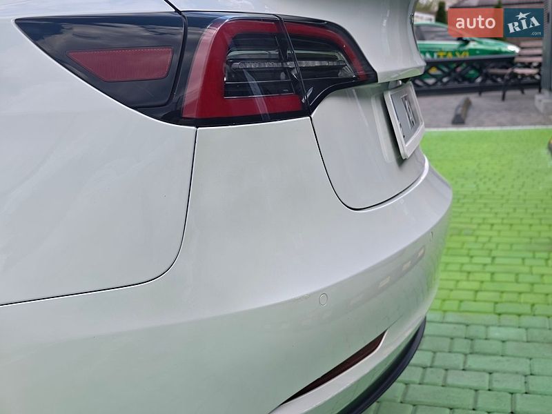 Седан Tesla Model 3 2022 в Києві