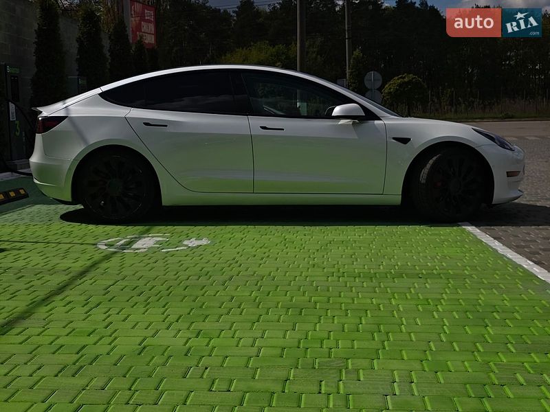Седан Tesla Model 3 2022 в Києві