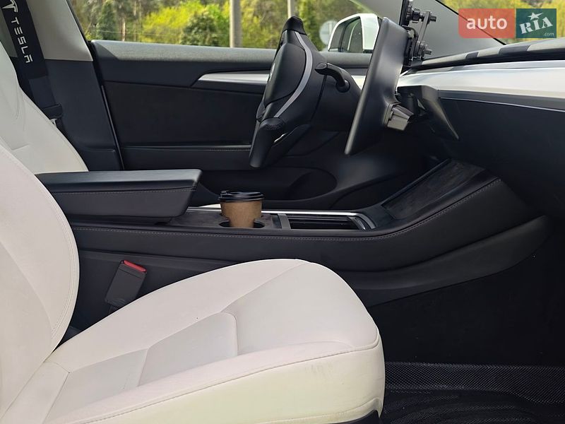 Седан Tesla Model 3 2022 в Києві