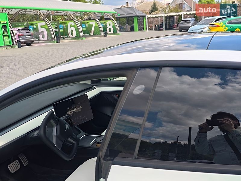 Седан Tesla Model 3 2022 в Києві