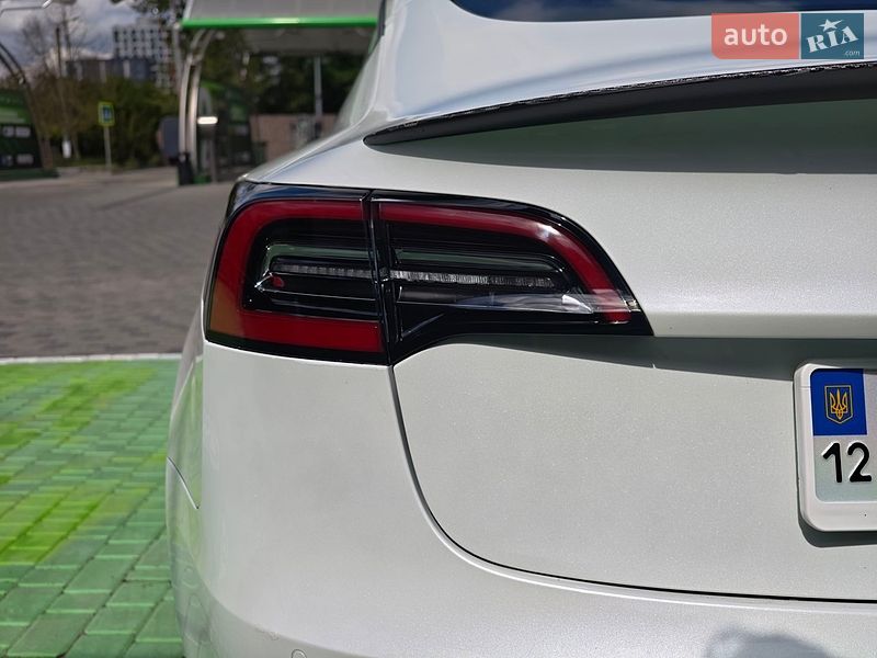 Седан Tesla Model 3 2022 в Києві
