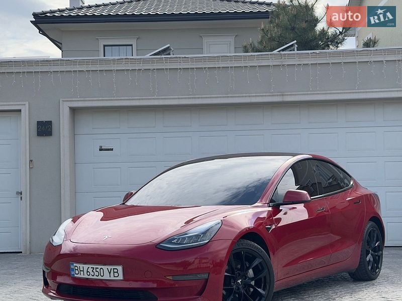 Седан Tesla Model 3 2018 в Одесі