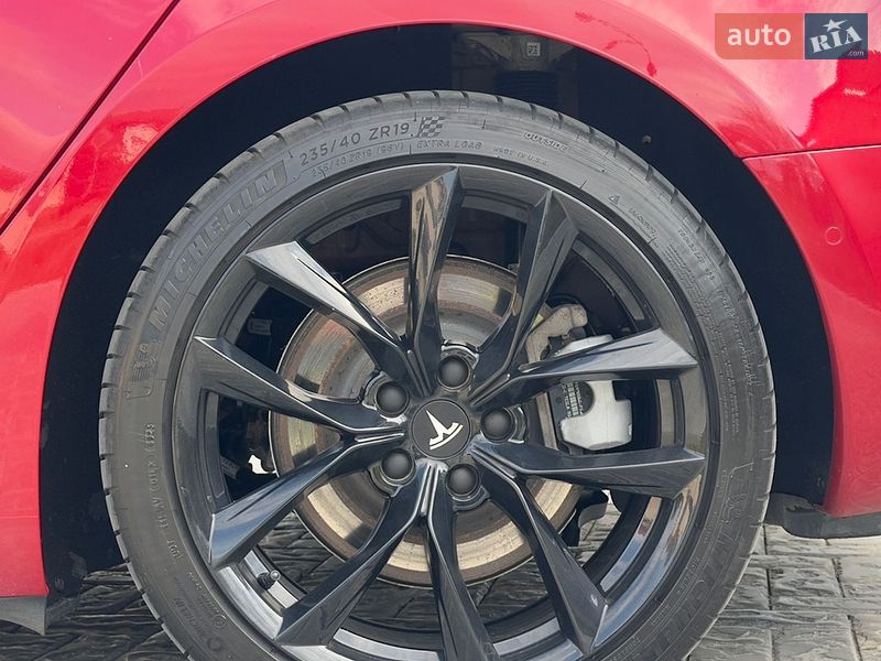 Седан Tesla Model 3 2018 в Одесі
