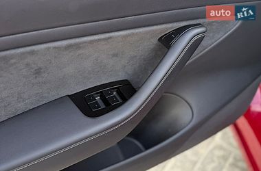 Седан Tesla Model 3 2018 в Одесі