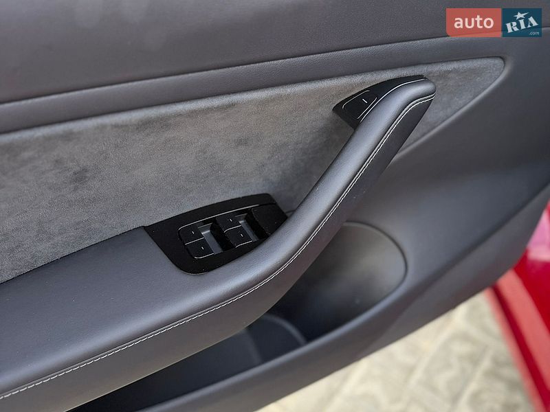 Седан Tesla Model 3 2018 в Одесі
