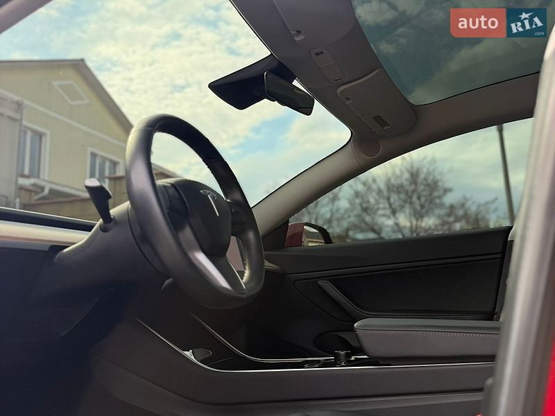 Седан Tesla Model 3 2018 в Одесі