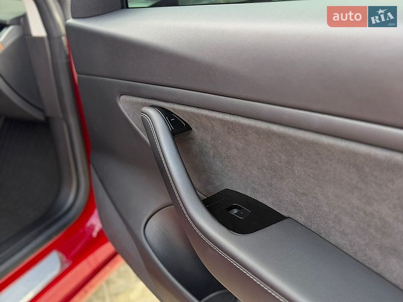 Седан Tesla Model 3 2018 в Одесі