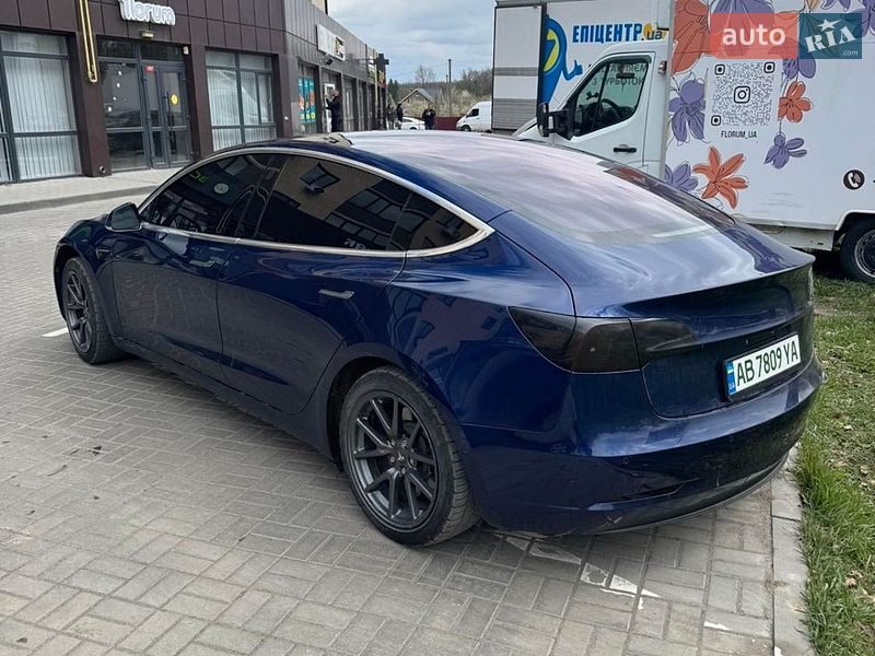 Седан Tesla Model 3 2018 в Виннице