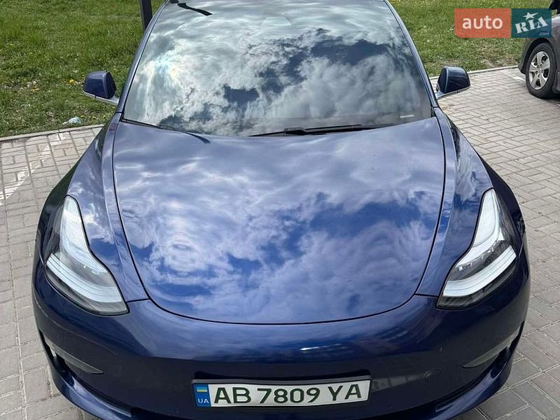 Седан Tesla Model 3 2018 в Виннице