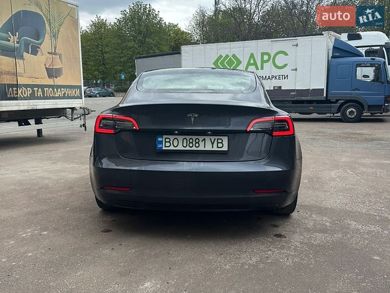 Седан Tesla Model 3 2023 в Тернополі