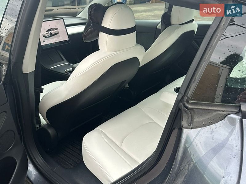Седан Tesla Model 3 2023 в Тернополі