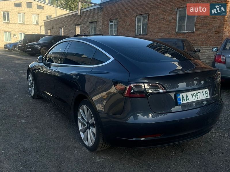 Седан Tesla Model 3 2018 в Вишневому