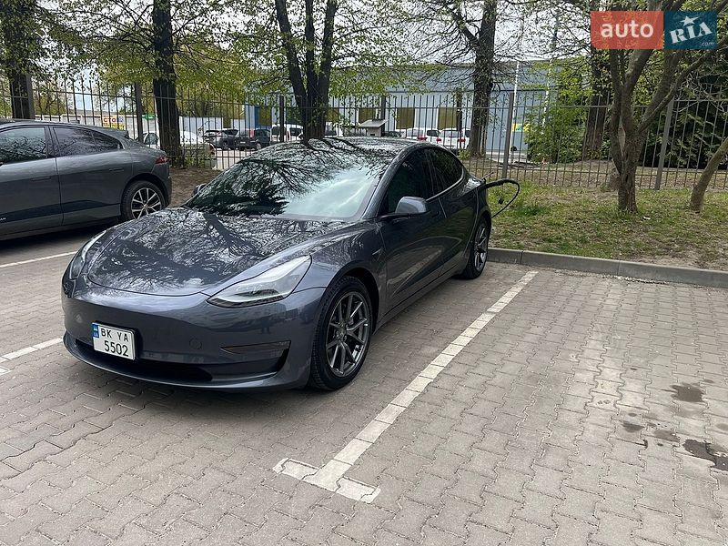 Tesla Model 3 2021