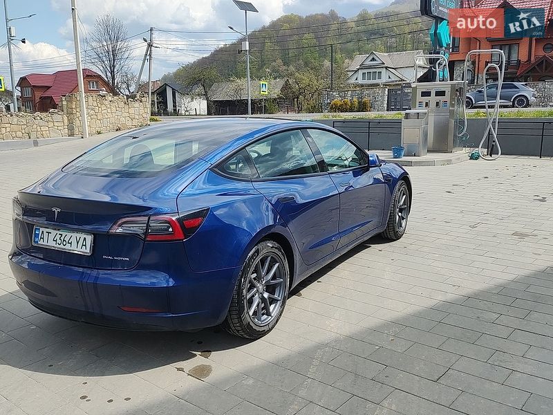 Седан Tesla Model 3 2022 в Ивано-Франковске