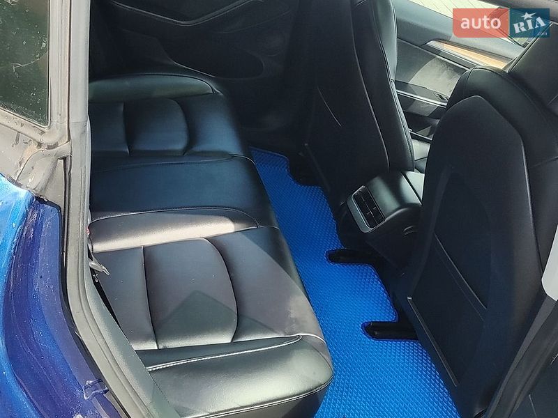 Седан Tesla Model 3 2022 в Ивано-Франковске