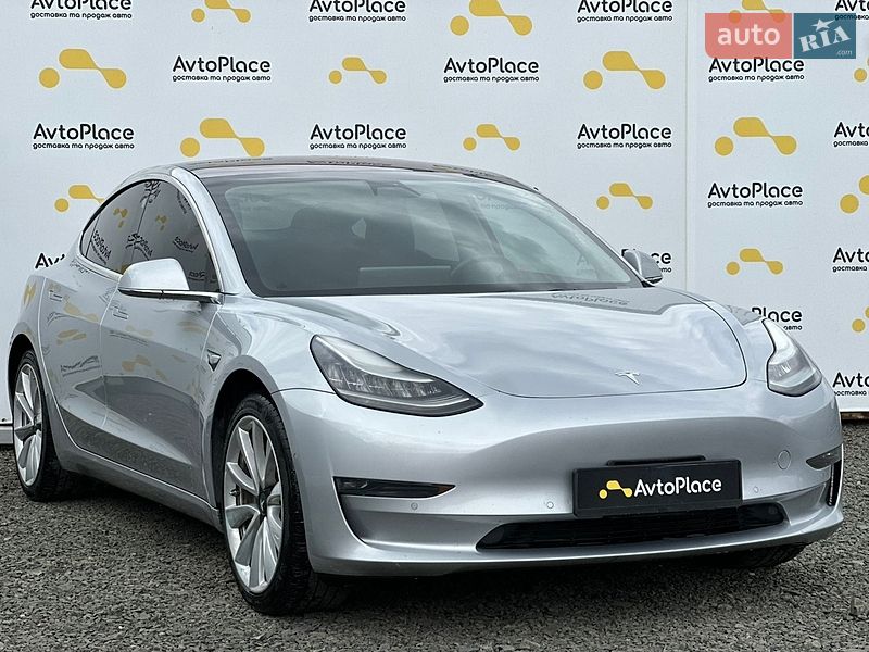 Седан Tesla Model 3 2018 в Луцке