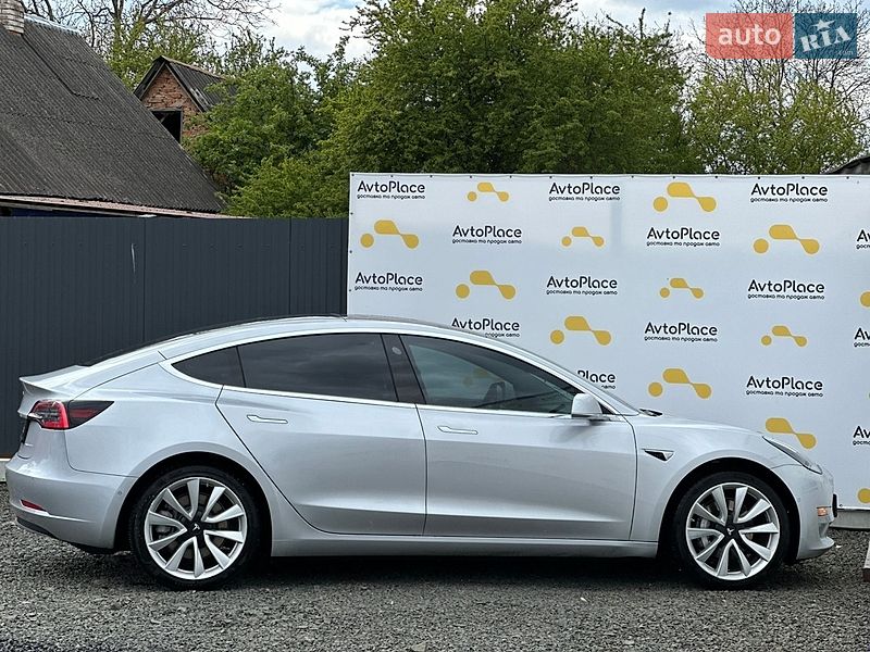 Седан Tesla Model 3 2018 в Луцке