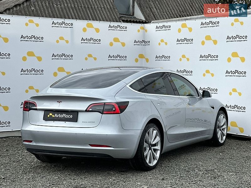 Седан Tesla Model 3 2018 в Луцке