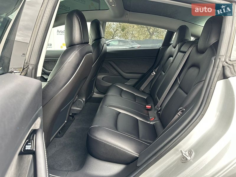 Седан Tesla Model 3 2018 в Луцке