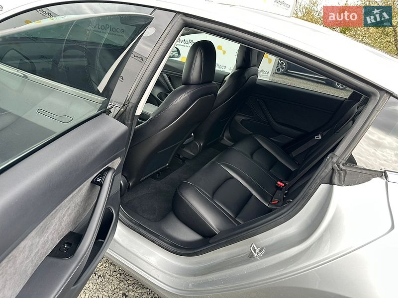 Седан Tesla Model 3 2018 в Луцке