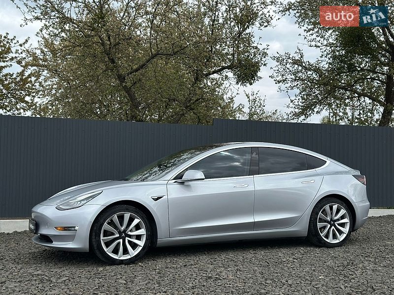Седан Tesla Model 3 2018 в Луцке