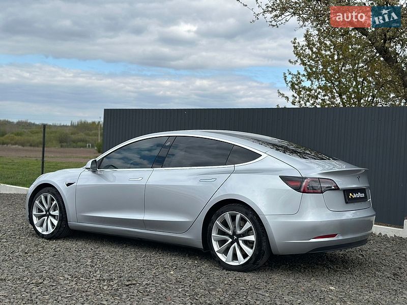 Седан Tesla Model 3 2018 в Луцке