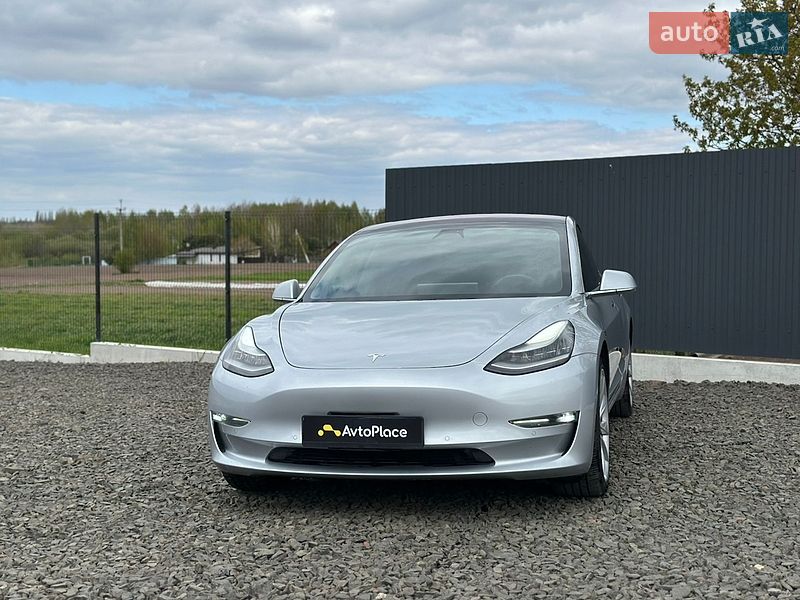 Седан Tesla Model 3 2018 в Луцке