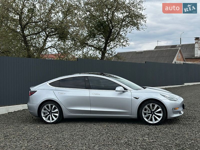 Седан Tesla Model 3 2018 в Луцке