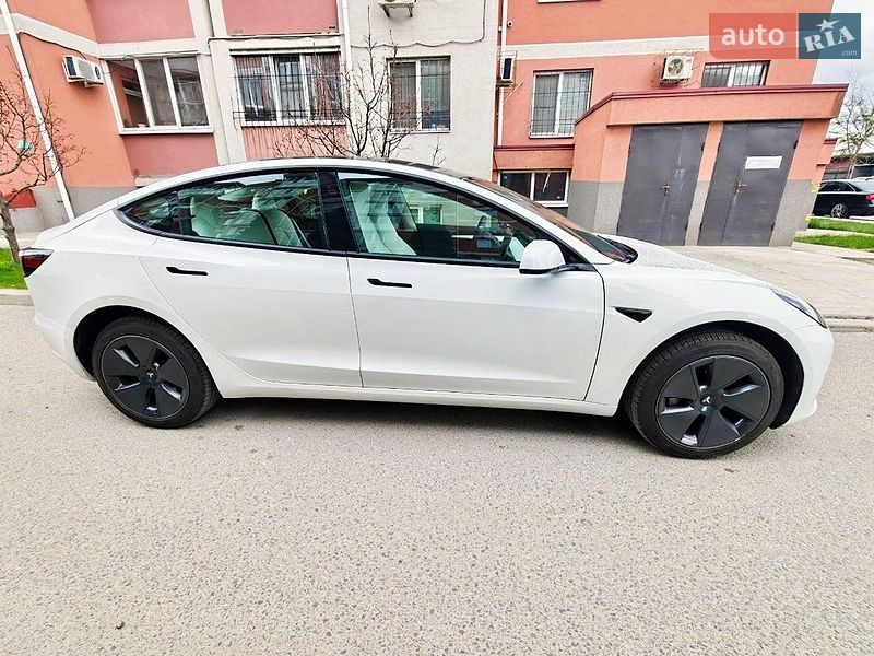 Седан Tesla Model 3 2021 в Дніпрі
