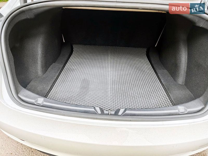 Седан Tesla Model 3 2021 в Дніпрі