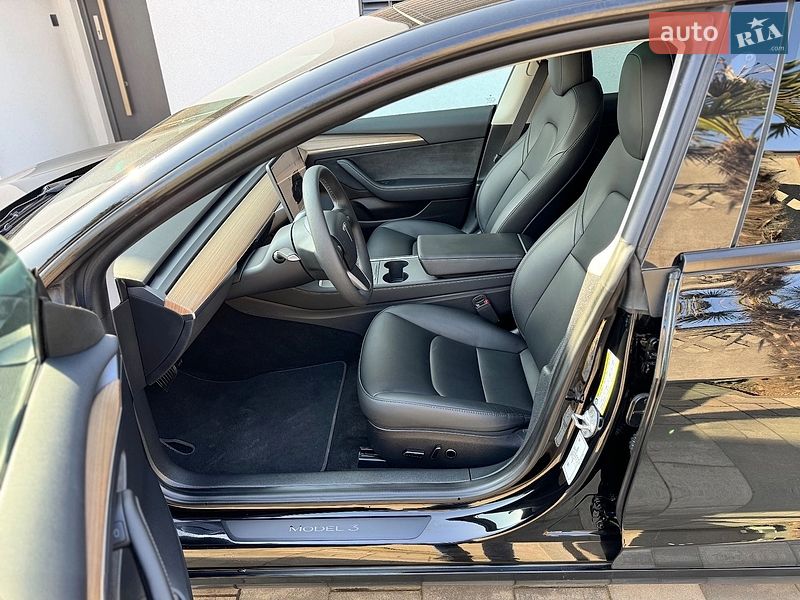 Седан Tesla Model 3 2022 в Хмельницком