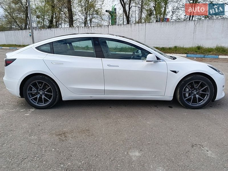 Седан Tesla Model 3 2020 в Киеве