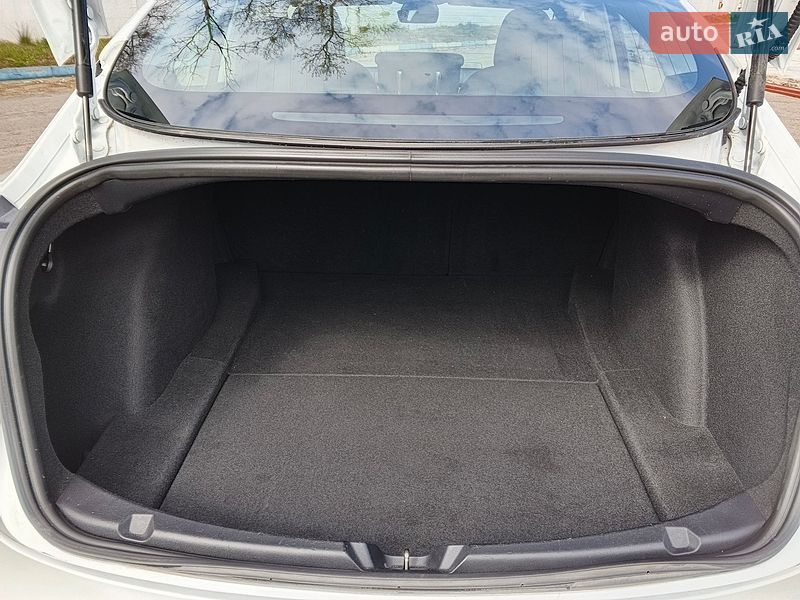 Седан Tesla Model 3 2020 в Киеве