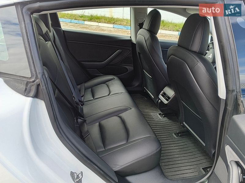 Седан Tesla Model 3 2020 в Киеве
