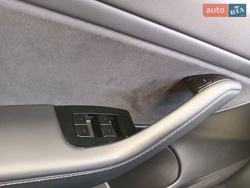 Седан Tesla Model 3 2020 в Киеве