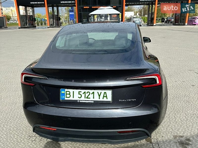 Седан Tesla Model 3 2024 в Полтаве