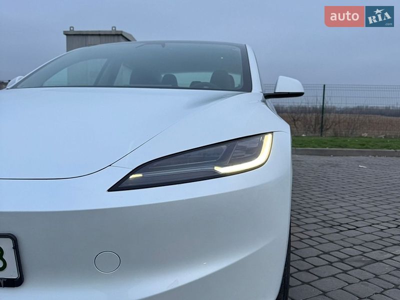 Седан Tesla Model 3 2024 в Днепре