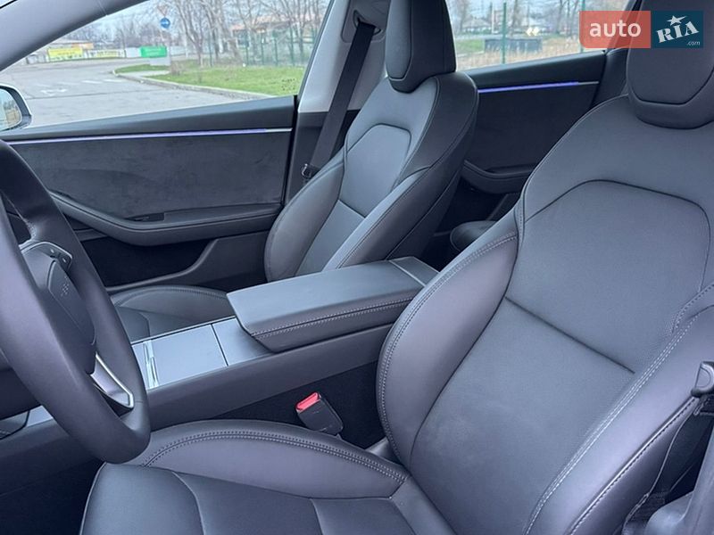 Седан Tesla Model 3 2024 в Днепре