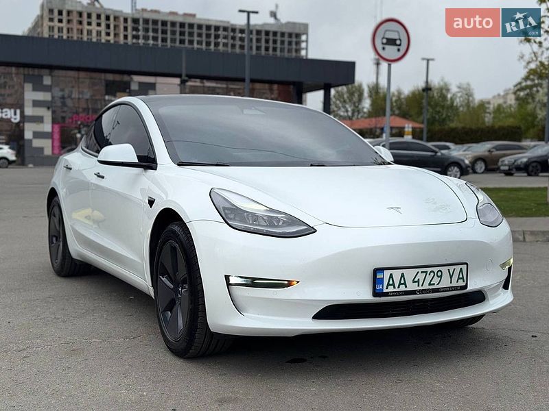 Седан Tesla Model 3 2020 в Києві