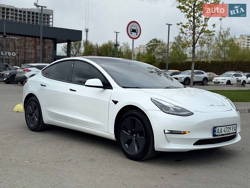 Седан Tesla Model 3 2020 в Києві