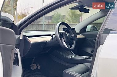 Седан Tesla Model 3 2020 в Києві