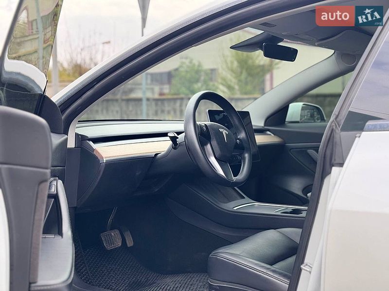 Седан Tesla Model 3 2020 в Києві