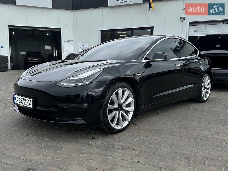 Седан Tesla Model 3 2019 в Киеве