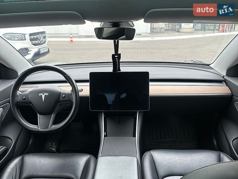 Седан Tesla Model 3 2019 в Киеве